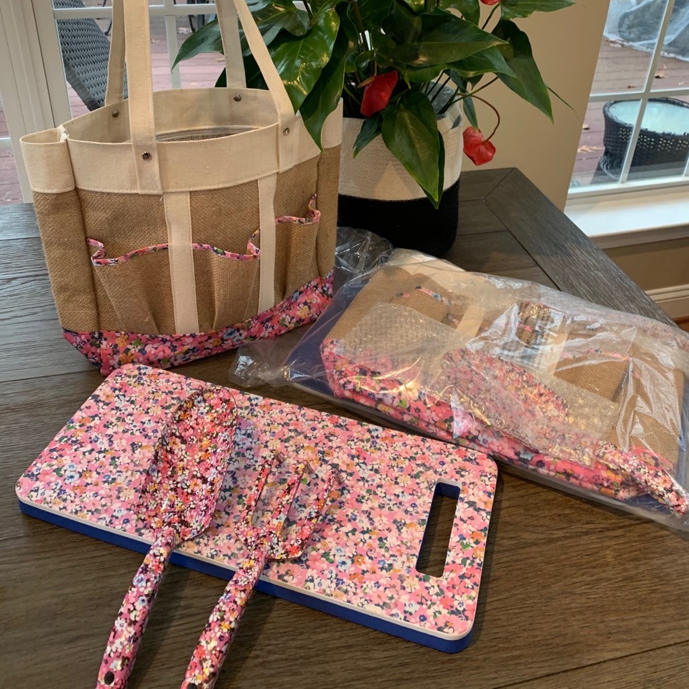 NEW in bag Shoshanna Floral & Canvas Garden Set
